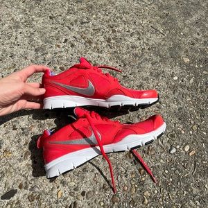 Nike tennis shoes, size 8.5-9, slim foot!